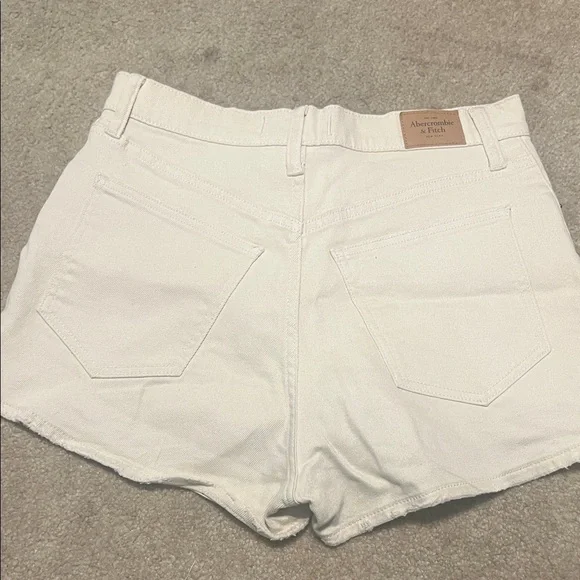 Abercrombie and Fitch High Rise Mom Short - Picture 4 of 5